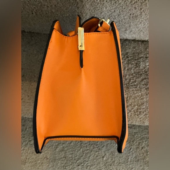 LIKE BRAND NEW! USED ONCE! STEVE MADDEN BEVELYN CROSSBODY SATCHEL-TIK TOK VIRAL - Picture 9 of 13